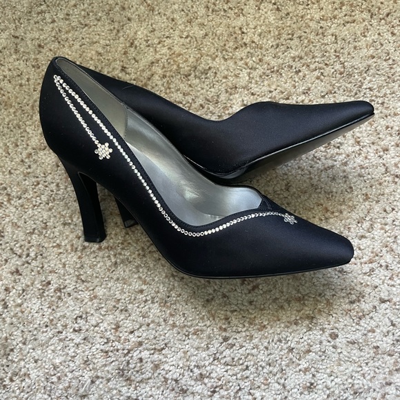 New! Nina pumps, size 8 - Picture 2 of 8